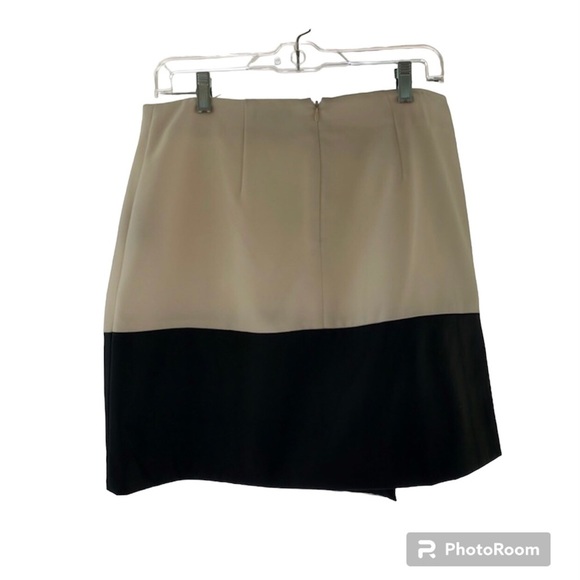 Vince Camuto wrap style short skirt cream black size 6 - Picture 2 of 4